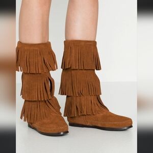 Minnetonka Brown Suede Fringe Boots Size 6